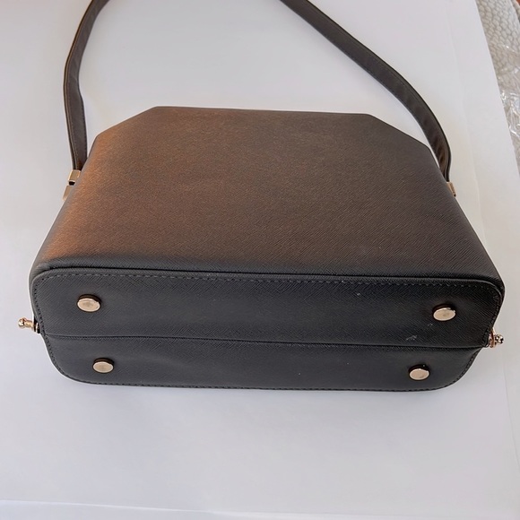 Stylish Handbag - Picture 4 of 5